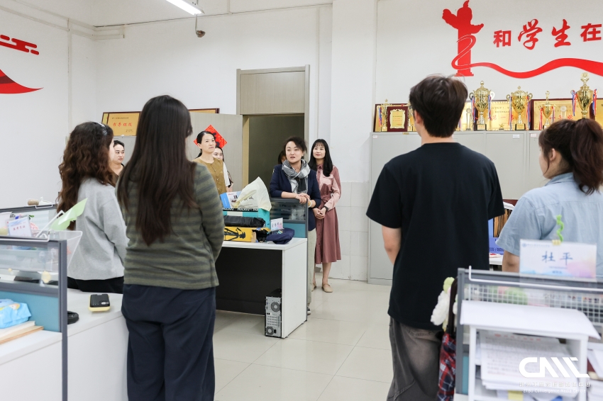 秋意启新篇 关怀润心田——校领导开展新学期走访慰问活动